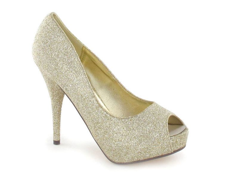 <p>Peep toes de purpurina dorados, para una novia glamurosa. <strong>De Ulanka (49'99€).</strong></p>