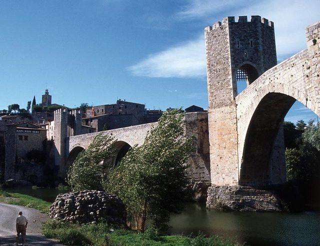 Puente románico de Besalú