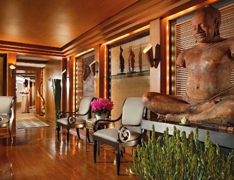 <p>Este hotel de Bangkok se encuentra entre los 25 mejores de este país asiático. Pruébalo a partir de 116 euros. No dejes de degustar las exquisiteces culinarias del Orchid Café o de entrar en The Grande Spa, un verdadero santuario para tu belleza.&nbsp;<a href="http://www.sheratongrandesukhumvit.com/" target="_blank">www.sheratongrandesukhumvit.com</a></p><p>&nbsp;</p>