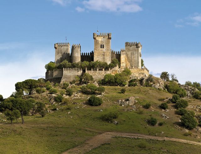 En España pueden visitarse numerosos castillos, cada cual de su época y con su propio arte