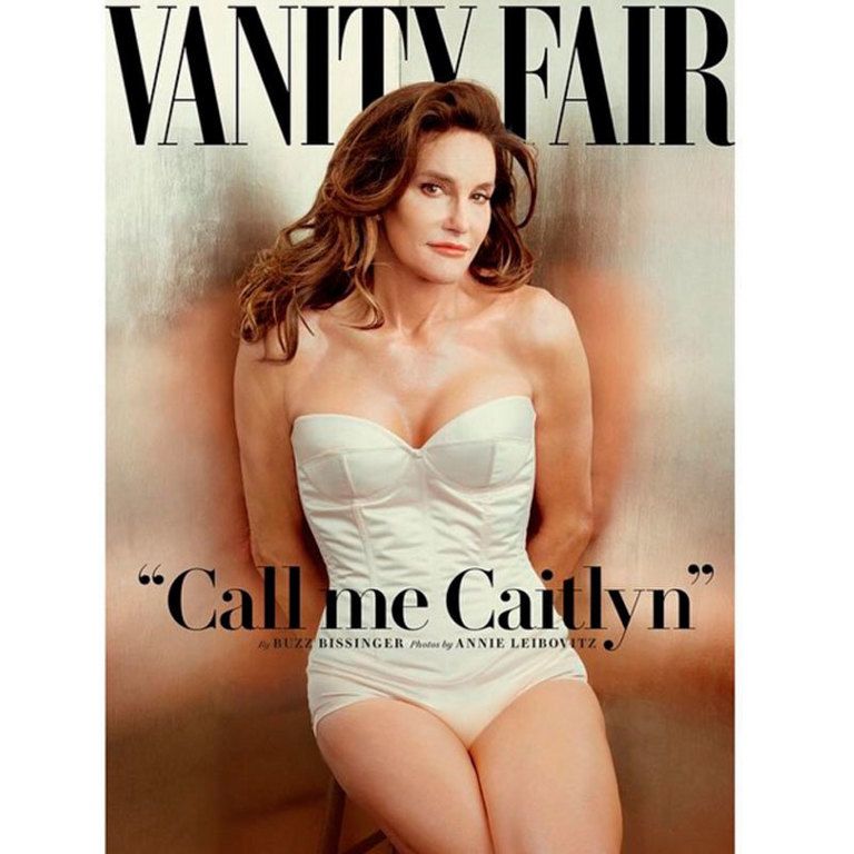 <p>Sin duda ha sido una de las portadas más controvertidas del año. Te lo explicamos <a href="http://www.elle.es/star-style/news/portada-bruce-jenner" target="_blank">en este artículo</a>. El patriarca del clan Jenner-Kardashian&nbsp;gritó a los cuatro vientos eso de &quot;Llámame Caitlyn' (antes era Bruce), y utilizó la misma imagen para estrenarse en Instagram.</p><p>Desde entonces, <strong>Caitlyn Jenner </strong>(@caitlynjenner) cuenta con 5,3 millones de seguidores, explica con vídeos cómo es su evolución y posa con algunas de sus hijas, como Kendall.</p>