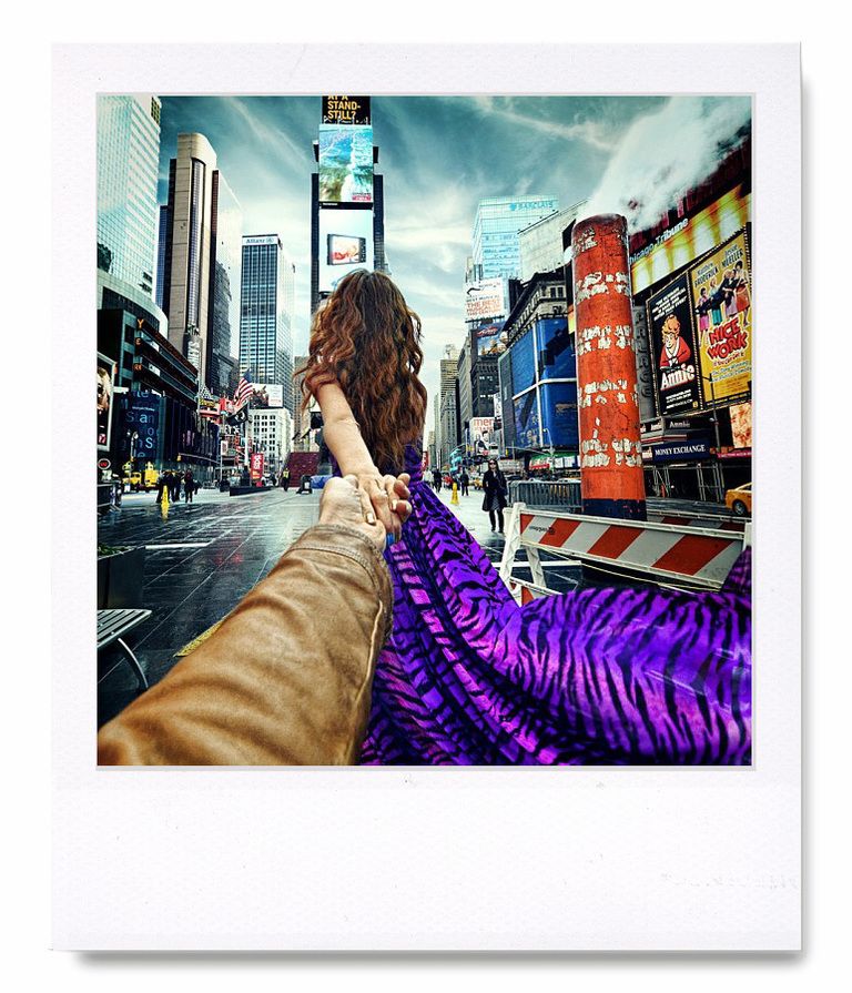 <p>El productor y fotógrafo Murad Osmann viaja alrededor del mundo, pero no lo hace solo: le acompaña su novia, a la cuál siempre fotografía de espaldas y guiándole por destinos tan dispares como Nueva York, Berlín o Estambul. Síguele en <a href="http://instagram.com/muradosmann" target="_blank">@muradosmann</a>.</p>