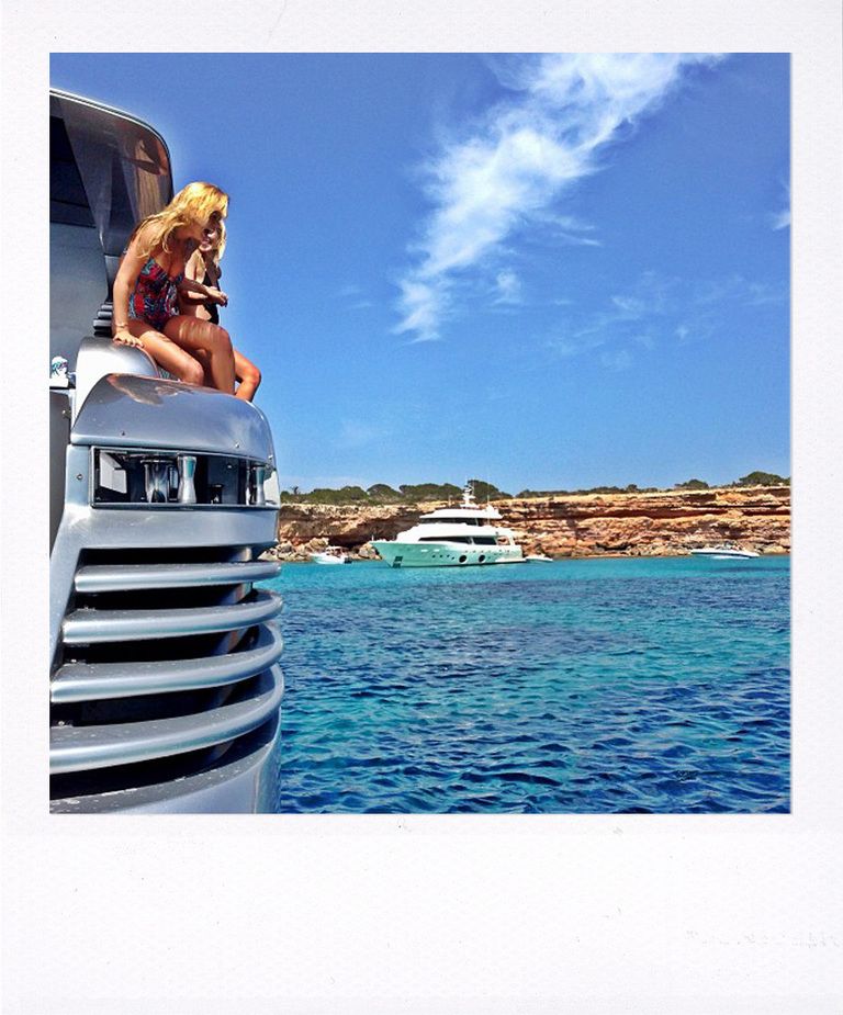 <p>A bordo de un barco en una paradisíaca imagen. Sólo podemos decir una cosa: ¡salta!</p>