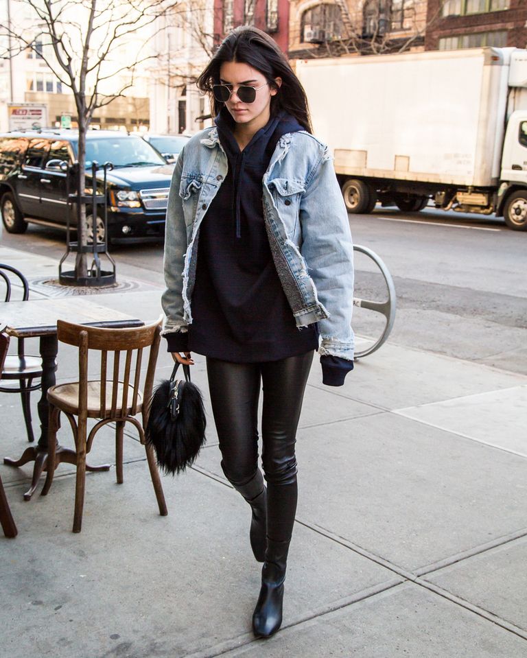<p>A la última fichamos a <strong>Kendall Jenner</strong> por la calle con un cazadora vaquera oversize, la clave para lucirla a la moda esta temporada.</p><p>&nbsp;</p>