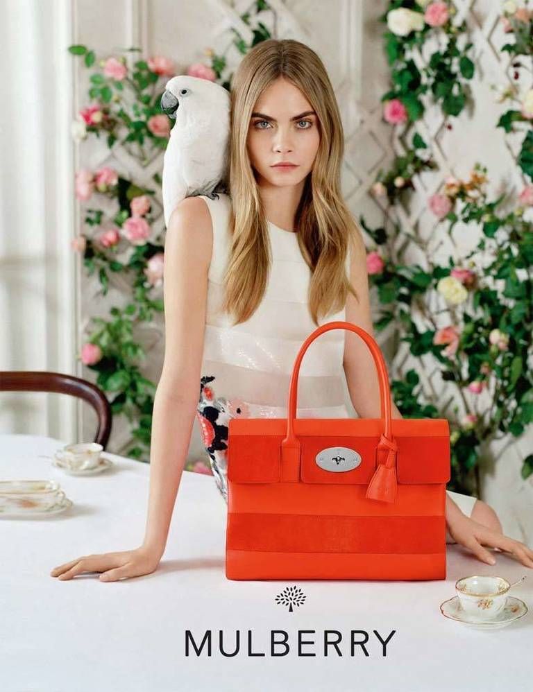 <p><strong>Modelo</strong>: Cara Delevingne <strong>Foto</strong>: Tim Walker&nbsp; <strong>Firma</strong>: Mulberry.</p>