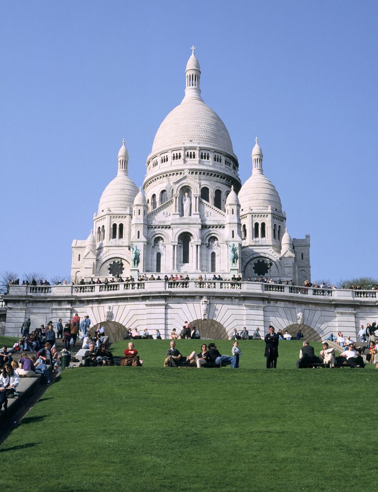 <p>La película ‘Amélie’ puso de moda París, más concretamente el distrito de Montmartre. Aunque son muchos los lugares emblemáticos que aparecen en esta historia, nosotros nos quedamos con la basílica del Sacré Coeur y las vistas inolvidables que te dejará de la ciudad.</p>