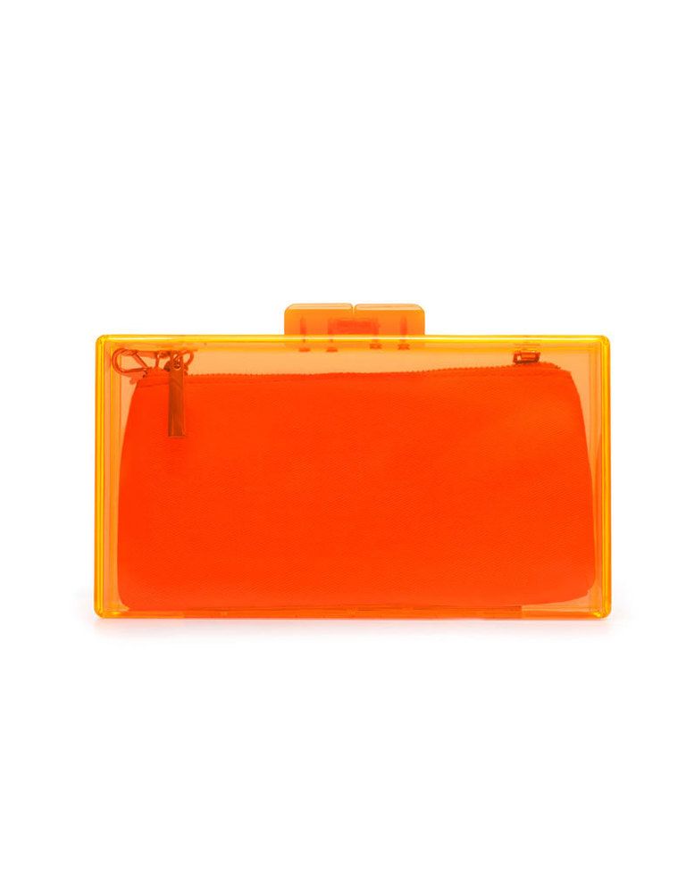 <p>Una versión perfecta, en naranja d<strong>e Zara por 19,95 €.</strong></p>