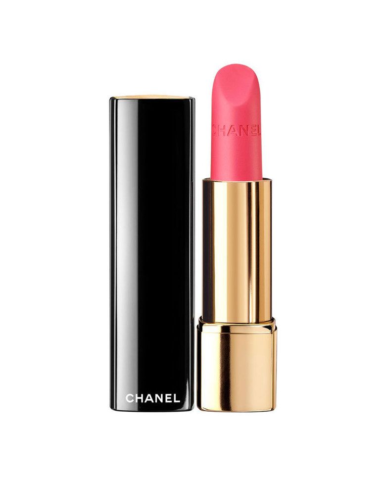 <p>'Printemps Précieux' de&nbsp;<strong>Chanel</strong> amplía la gama de labiales 'Rouge Allure Velvet' con dos nuevos tonos. Uno de ellos es <i>L'Eclatante</i>, un rosa intenso (31 €).</p>