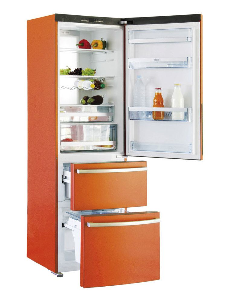 <p>En tres partes, frigo  AFL631CO, de Haier, 770 €, con zona 0ª para carne y pescado y cajón con control de humedad. </p>
