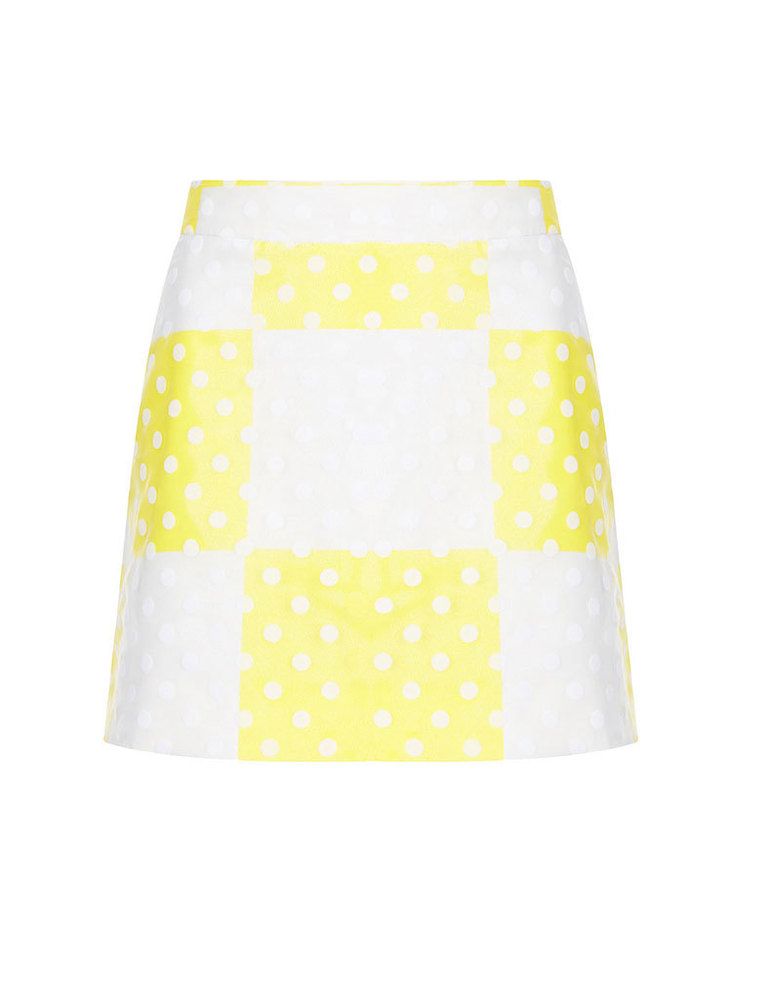 <p>El damero está en todas partes, prueba con esta falda retro amarilla y blanca<strong> de Topshop, por 26 €.</strong></p>