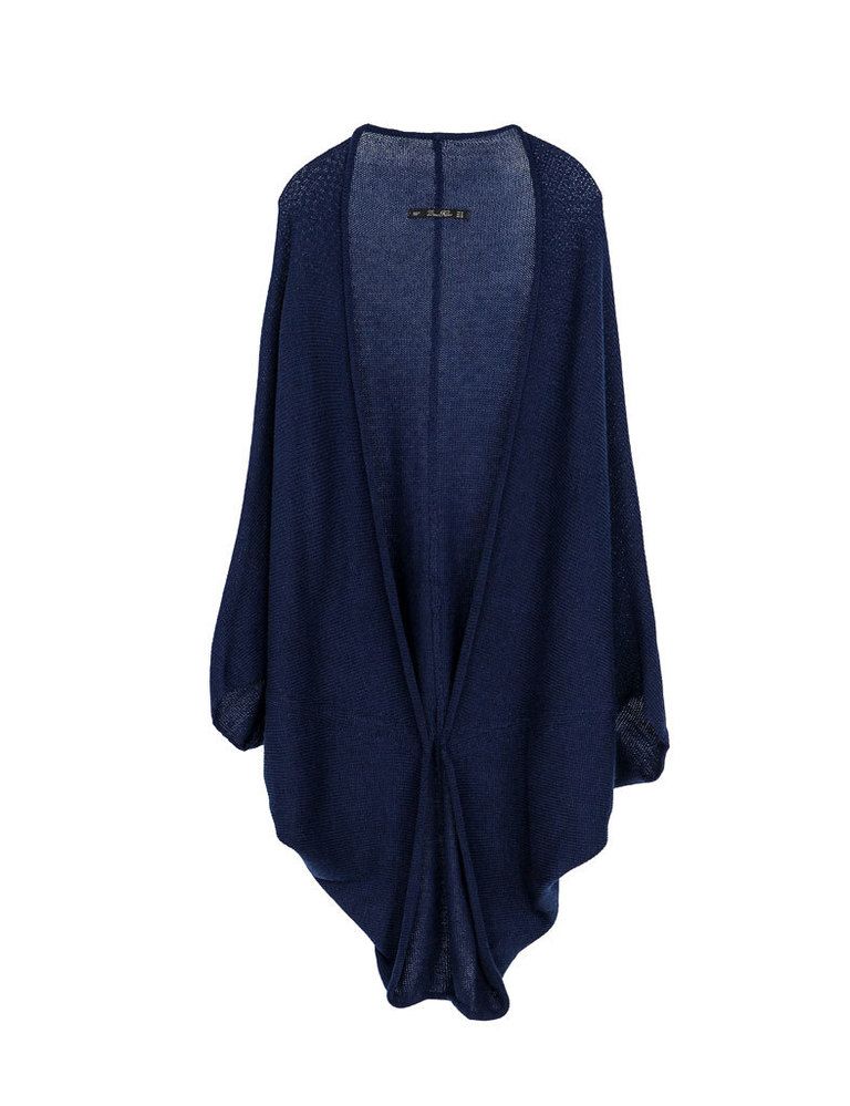 <p>Una compra estrella, una chaqueta de corte kimono que da un plus de estilo a tu look. <strong>De Zara por 19,95 €.</strong></p>