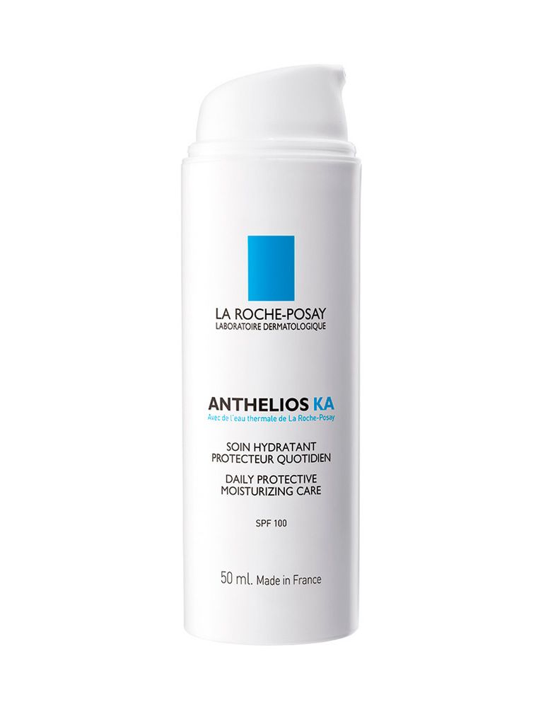 <p>'Anthelios Ka' (21 €), de <strong>La Roche-Posay</strong> es todo un dos en uno: sirve como hidratante diario y como fotoprotector gracias a su SPF 100. Su textura es ligera y contiene agua termal.</p>