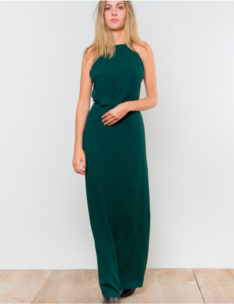 <p>Un vestido largo verde con espalda de encaje, de la firma <strong>Samsoe</strong>, 129 €.</p>