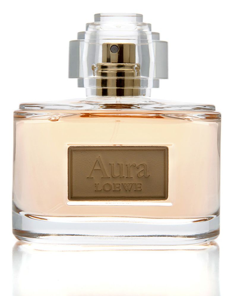 <p>Vuele una nueva versión del clásico de <a href="http://www.e-shop.perfumesloewe.com/p.182.0.0.1.1-eau-de-parfum-vaporizador-80-ml.html?ctry=ES&amp;I=1" target="_blank">Loewe</a>: Aura, un aroma florar y amaderado (desde 88 €).</p>