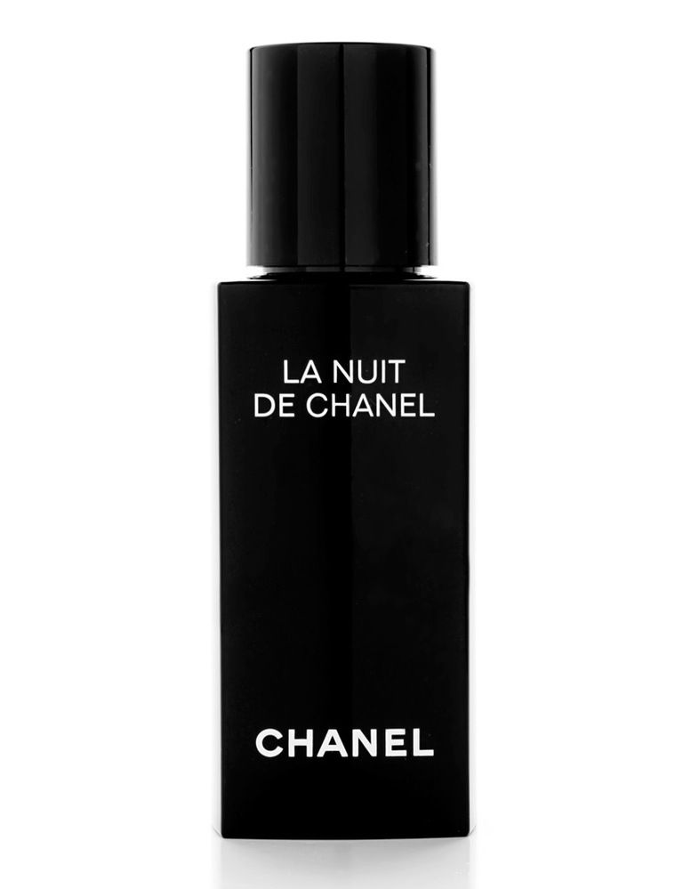 <p>'La Nuit' (75 €), con extracto de incienso y ácido hialurónico para calmar la piel e hidratarla en profundidad. De <strong>Chanel</strong>.</p>