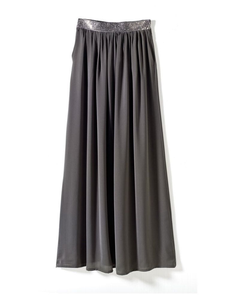 <p>Pero informal. Falda gris con cintura plateada, de <strong>Fórmula Joven</strong> (39,95 €).</p>