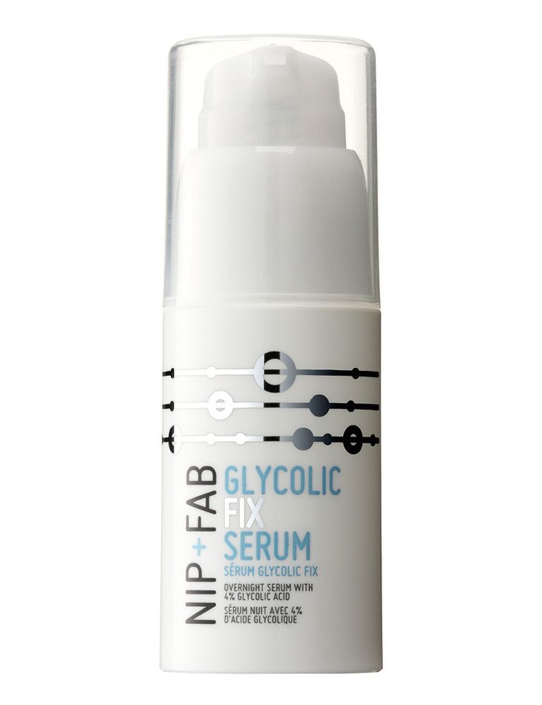 <p>'Glycolic Fix Serum' (14,95 €), fórmula de noche con aloe vera y ácido glicólico al 4 por ciento. De <strong>Nip+Fab</strong>.</p>