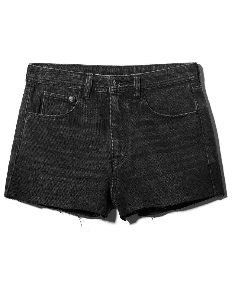 <p>Shorts en negro (19,99 €).</p>