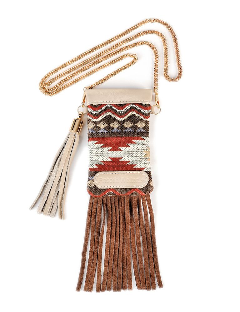 <p>Bolso de estilo navajo con flecos de <strong>Priscila Welter</strong> (43 €).</p>