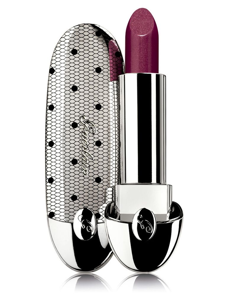 <p>'Rouge G' (43,40 €), lápiz de labios de edición limitada de <strong>Guerlain</strong>. En el tono 'Madame Batifole'.</p>