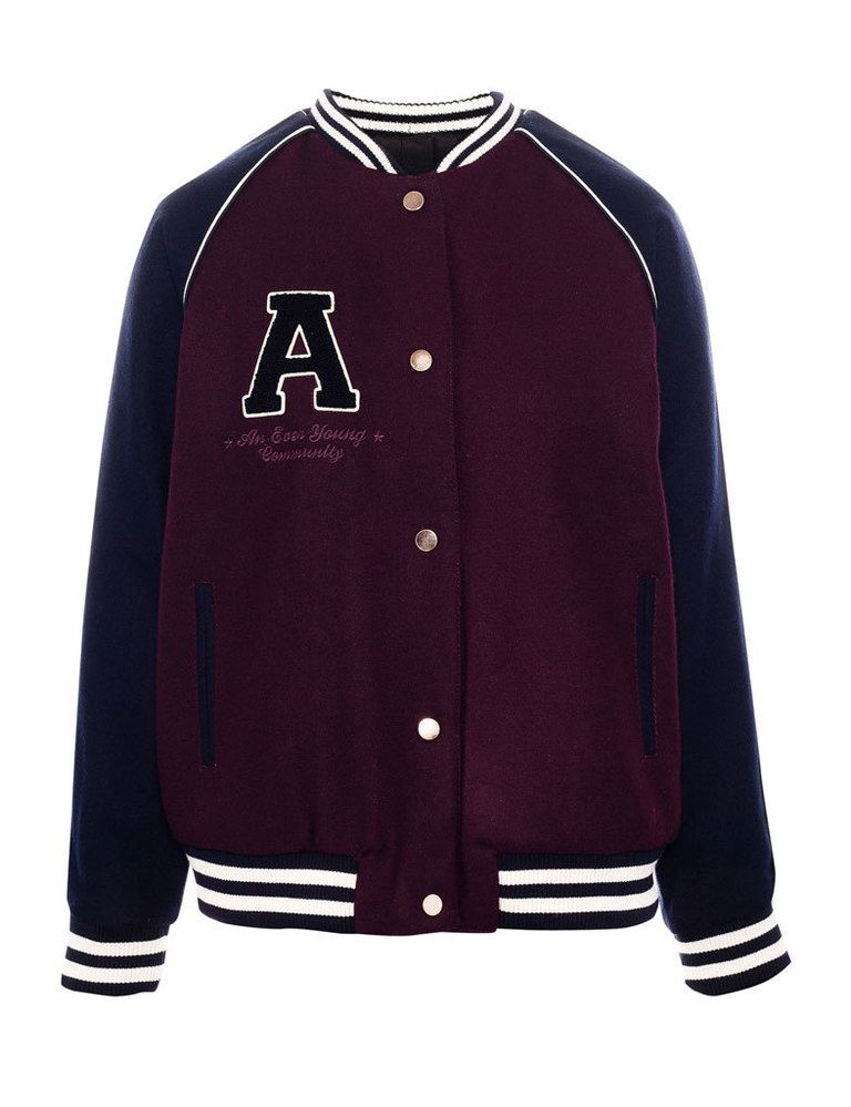 <p>Con el burdeos como color predominante, esta chaqueta de inspiración 'college' es reversible y ll.a encontrarás en Pull &amp; Bear (45,99 €).</p>