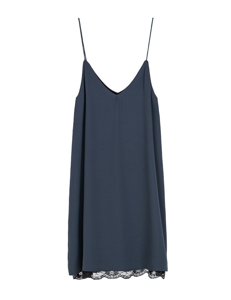 <p>Vestido azul y negro lencero de Zara, 22,99 €.</p>