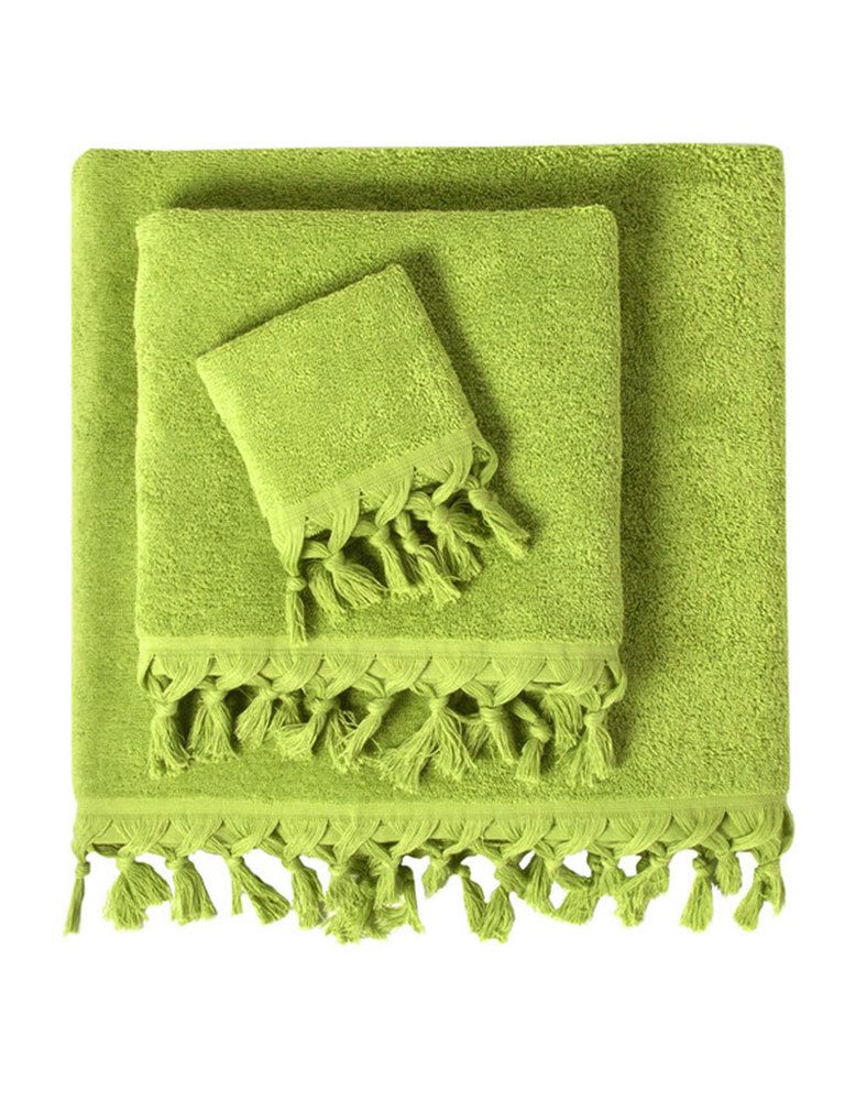 <p>&nbsp;</p><p>Este juego de toallas color verde lima y acabadas en pompones son una opción muy fresca para el baño (desde 2,45€), de <a href="http://www.elcorteingles.es/tienda/hogar/browse/productDetail.jsp?productId=A11214010&amp;categoryId=999.1329135130&amp;selectedSkuColor=135.1240843234&amp;fromAjax=true&amp;cm_mmc=elle%20_%20contenedores-_-acuerdo%20_%202014-08-11%20_%20hogar-_-noticia%20_%20deco-_-ropa%20cama%20y%20bano" title="Privium" target="_blank">Privium</a>.</p>