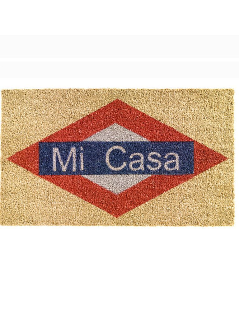 <p>Próxima estación: ¡Mi casa! Este original felpudo te trae el metro hasta tu puerta (15€), de <a href="http://www.elcorteingles.es/tienda/hogar/browse/productDetail.jsp?productId=A8623879&amp;categoryId=999.1332259522&amp;fromAjax=true&amp;cm_mmc=elle%20_%20contenedores-_-acuerdo%20_%202014-08-11%20_%20hogar-_-noticia%20_%20deco-_-ropa%20bano%20y%20cama" title="micasa" target="_blank">El Corte Inglés</a>. &nbsp;</p><p>&nbsp;</p>