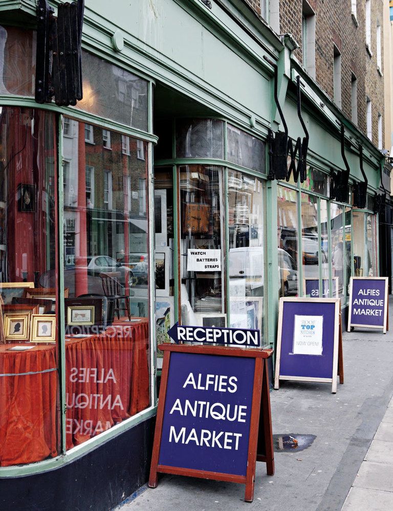 <p>Una de las mejores tiendas de antigüedades de Londres. Desde joyas victorianas y moda vintage años 50 hasta muebles escandinavos y lámparas italianas.</p>