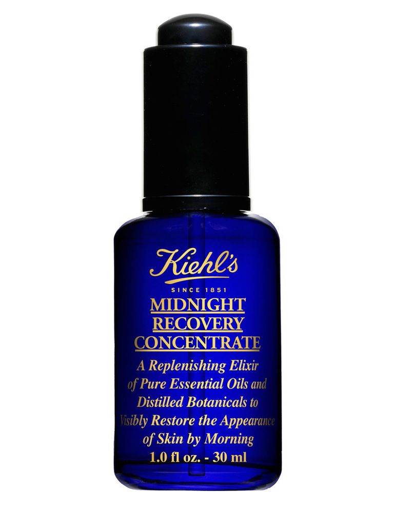 <p>'Midnight Recovery Concentrate' (39 €), de <strong>Kiehl's</strong>. Con tan solo unas gotas, repara y calma la piel, revelando un aspecto más radiante al día siguiente. </p>