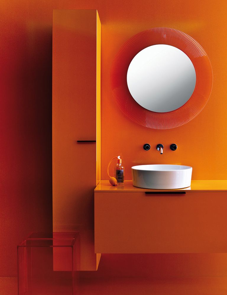 <p>La colección <i>Kartell by Laufen</i>, diseñada por los Palomba, lleva el sello de ambas firmas. Incluye lavabos, bañeras, duchas, grifos, luces y accesorios. Tonos vivos y blancos, en piezas de cristal de policarbonos, plástico... </p>