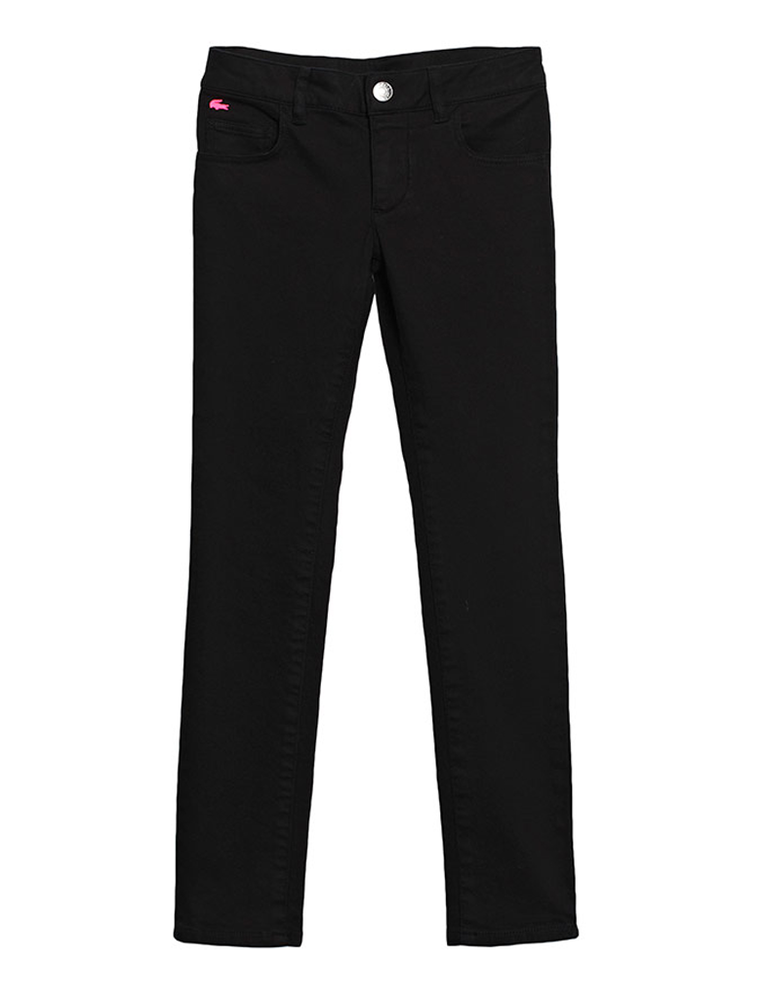 <p>Pantalones negros con bolsillos y logo de <a href="http://www.lacoste.com/esp/" title="Lacoste" target="_blank">Lacoste</a>.</p>