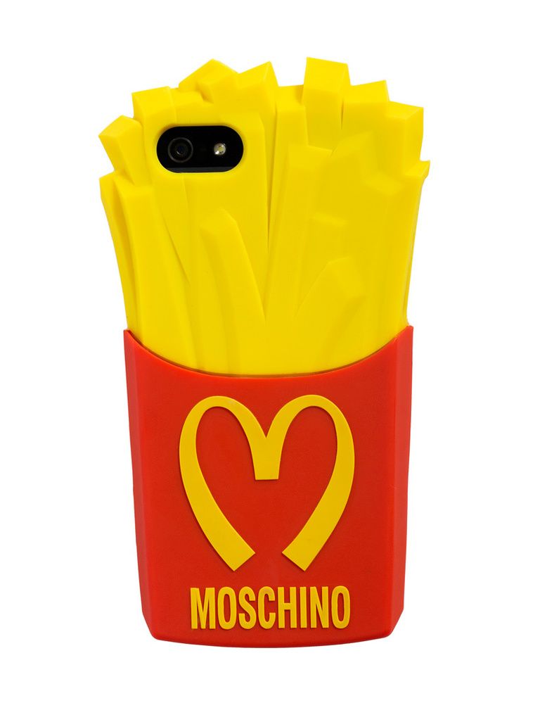 <p><strong>Moschino</strong> rinde homenaje a las patatas fritas  de McDonald’s con una funda para el iPhone 5 que imita su diseño (43 €).</p>