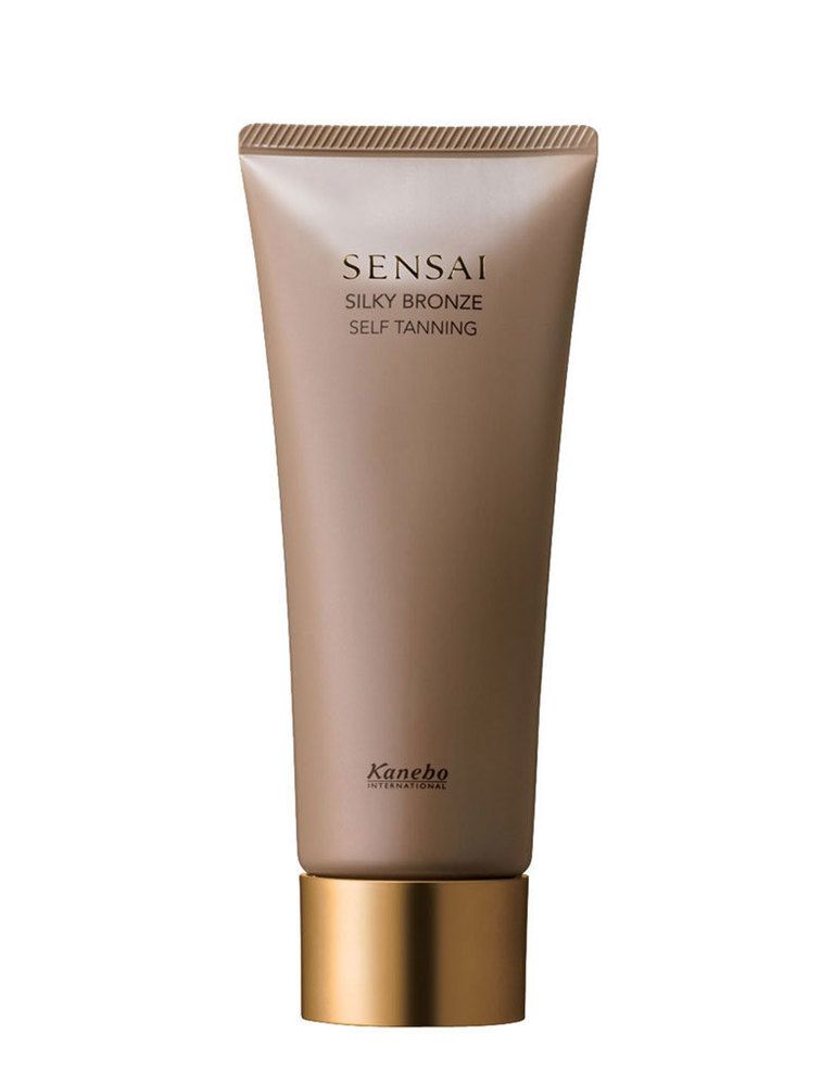 <p>Sensai Silky Bronze Self Tanning de <strong>Kanebo (</strong>64,40 €). En textura&nbsp;gel-crema con una fragancia limpia y fresca que hidrata y reafirma la piel y penetra de forma homogénea.</p>