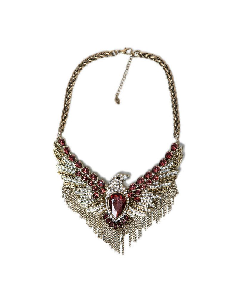 <p>Este collar nos tiene completamente enamoradas. No pararemos hasta tener el águila brillante de <strong>Zara</strong> en nuestro poder.</p>
