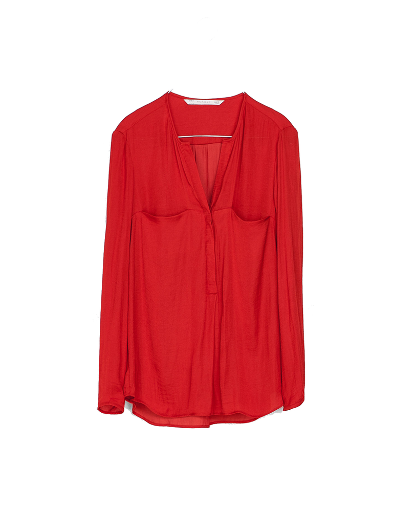 <p>Si quieres ser el centro de atención, opta por una camisa roja, que siempre da un toque sofisticado. <strong>Esta es de Zara, 19,95 €.</strong></p>
