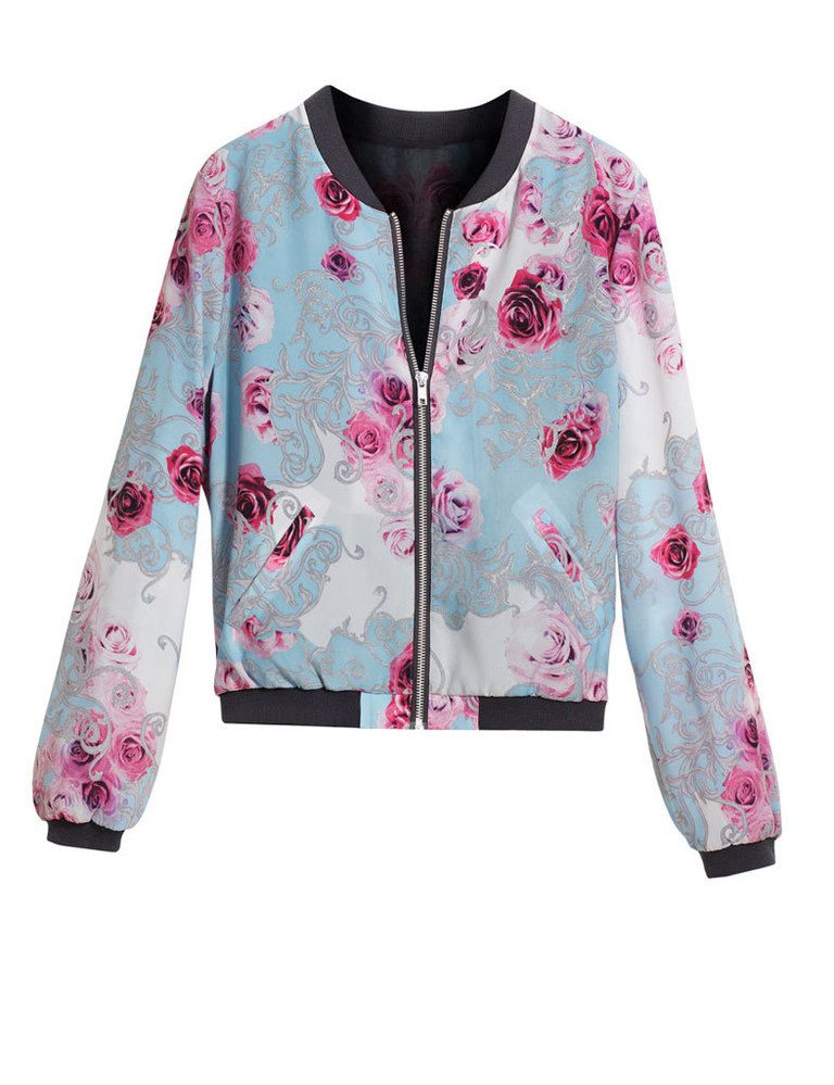 <p>Chaqueta tipo bómber con estampado de rosas, de <strong>H&amp;M.</strong> &nbsp;</p>