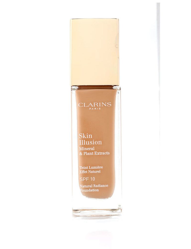 <p>Skin Ilusion Mineral &amp; Plant extract 'SPF' 10 de <strong>Clarins</strong> (34,43€).</p>