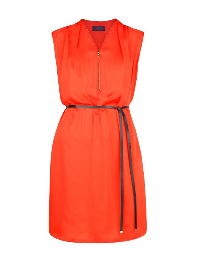 <p>Un vestido lleno de color con cinturón de cordón, que cuesta 49,99 €.</p>