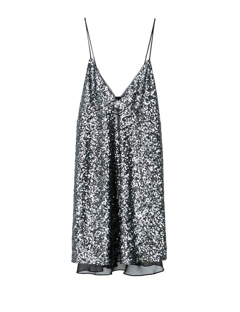 <p>El plata es el tono estrella de las noches de fin de año, significa Sensibilidad. No estaría de más para 2014. El vestido es <strong>de Zara, 49,95 €.</strong></p>