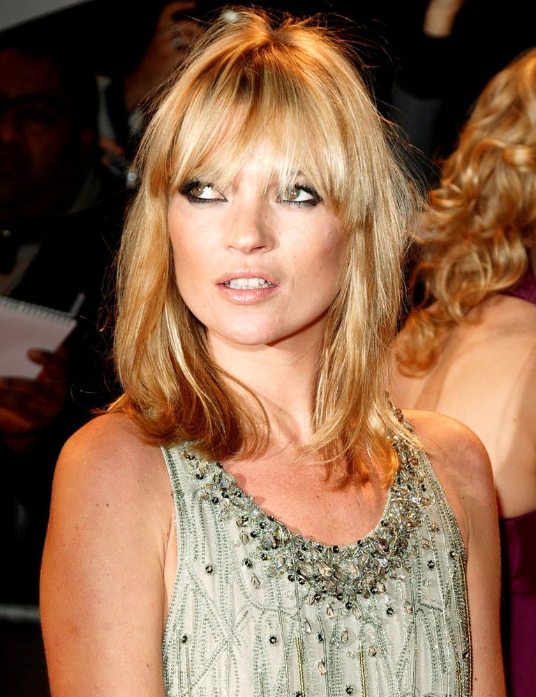 <p>En 2007, Kate se convirtió en la precursora del flequilllo recto con este look con melena por los hombros.</p>