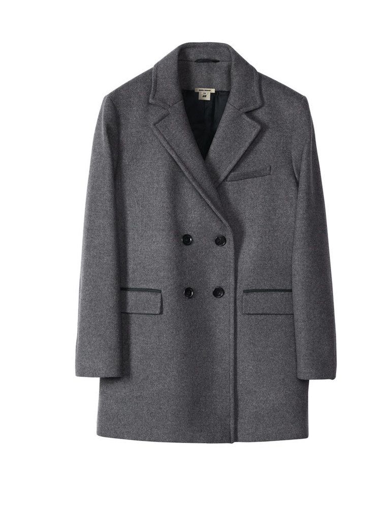 <p>Este abrigo gris de estilo masculino <strong>cuesta 149 €.</strong></p>