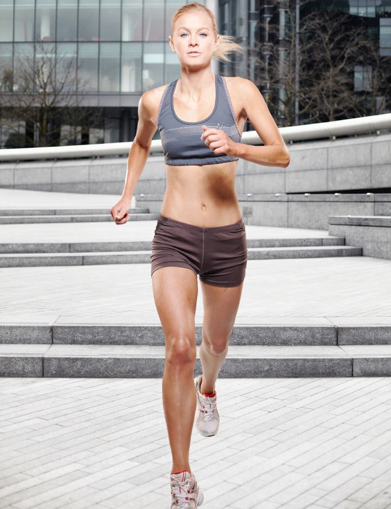 <p>Los ejercicios aeróbicos como correr son los preferidos por las mujeres. Además de adelgazar, el running reduce el riesgo de contraer enfermedades, mejora el sistema cardiorespiratorio, fortalece los huesos, regenera la masa muscular, combate la celulitis, favorece el descanso, ayuda a combatir el estrés y la ansiedad y aumenta la autoestima.</p><p><strong>Calorías perdidas: </strong><strong><strong>aprox. </strong>400 si corres durante 30 minutos a más de 8 km por hora. </strong></p><p> </p><p> </p><p> </p>