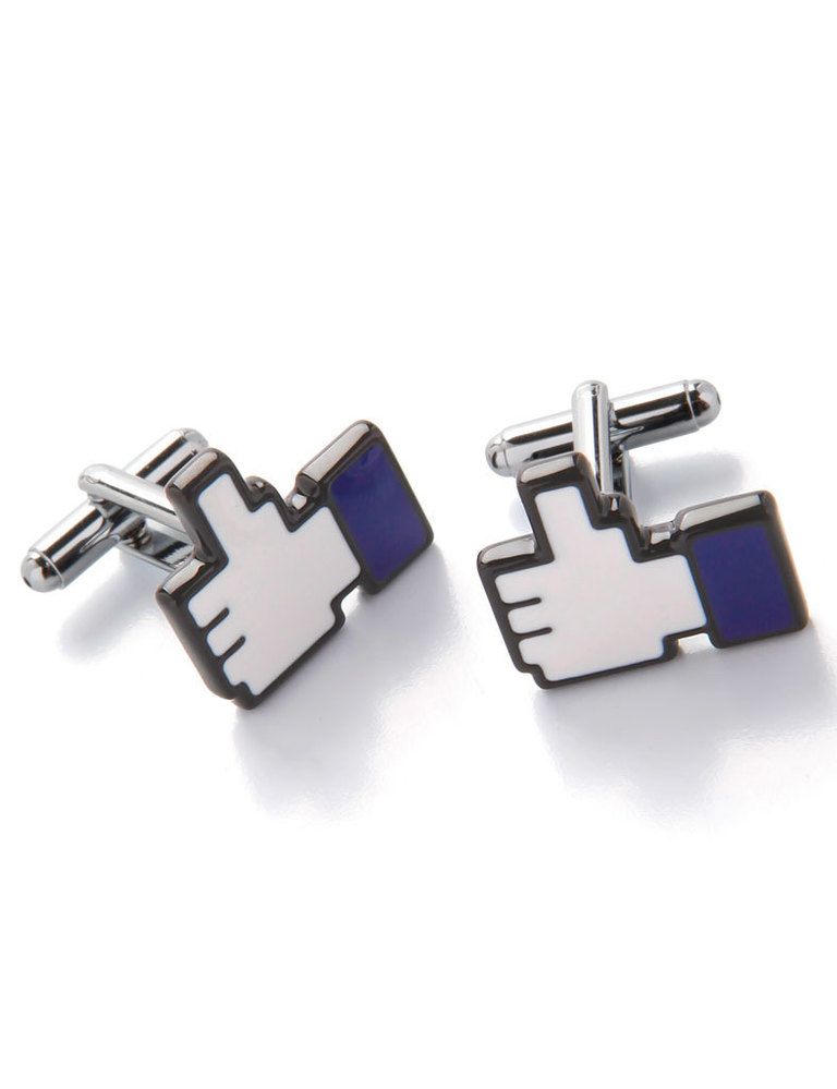 <p>Originalidad pura estos gemelos con el símbolo 'Like' de Facebook (19,95 €) de <strong>La Distribuidora</strong>.&nbsp;</p>