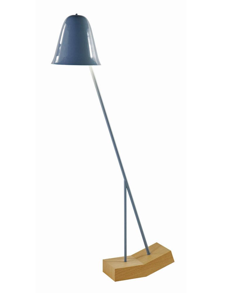 <p>Lámpara de pie Pilu, en madera y metal pintado, al. 170 cm, de Roche Bobois, 810 €. </p>