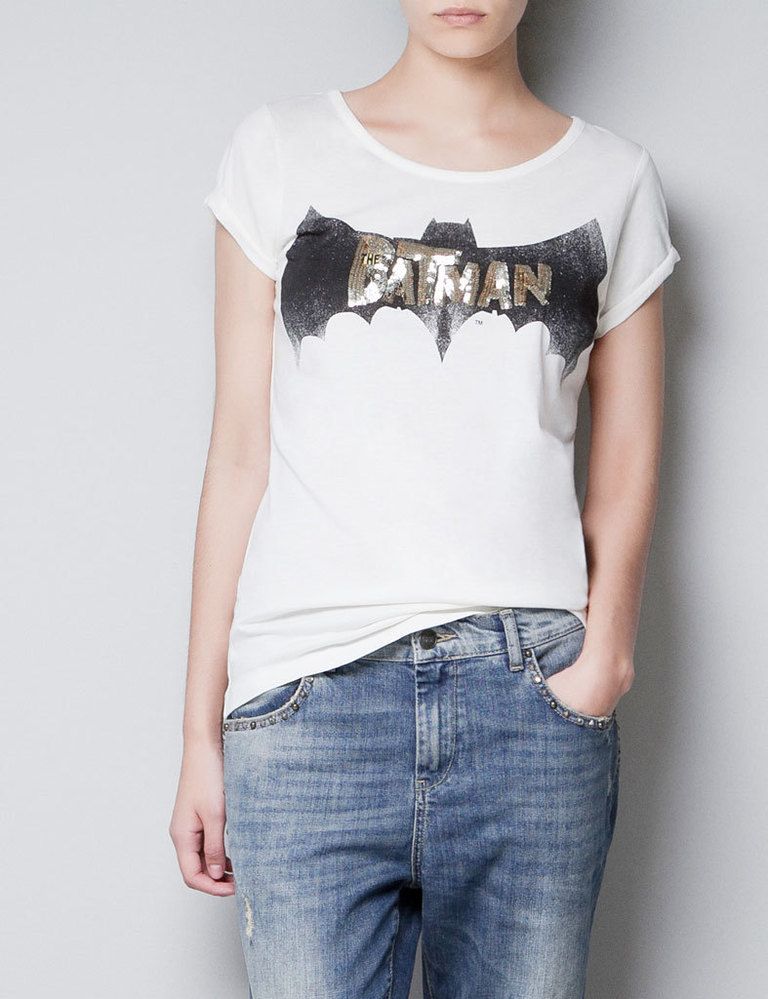 <p>Camiseta de estampado 'Batman' de<strong> Zara (15'95 €).</strong></p>