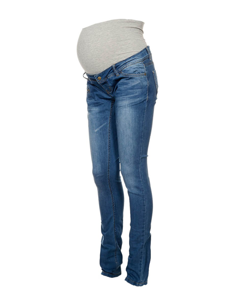 <p>Pantalones vaqueros de <a href="http://www.zalando.co.uk/mama-licious-slim-fit-jeans-blue-m6421a029-952.html" title="Zalando" target="_blank">Zalando</a> (59,95 €).</p>