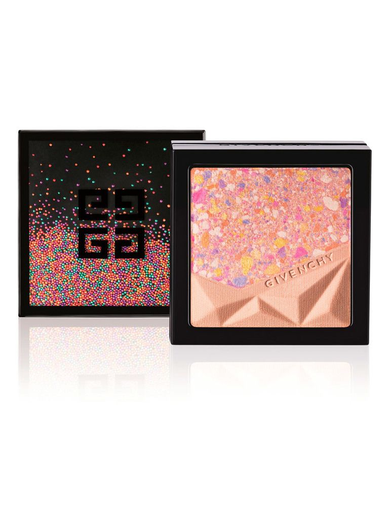 <p>'Le Prisme Visage Color Confetti' (55,5 €), con nácares para atenuar los signos de fatiga. De <strong>Givenchy</strong>. </p>