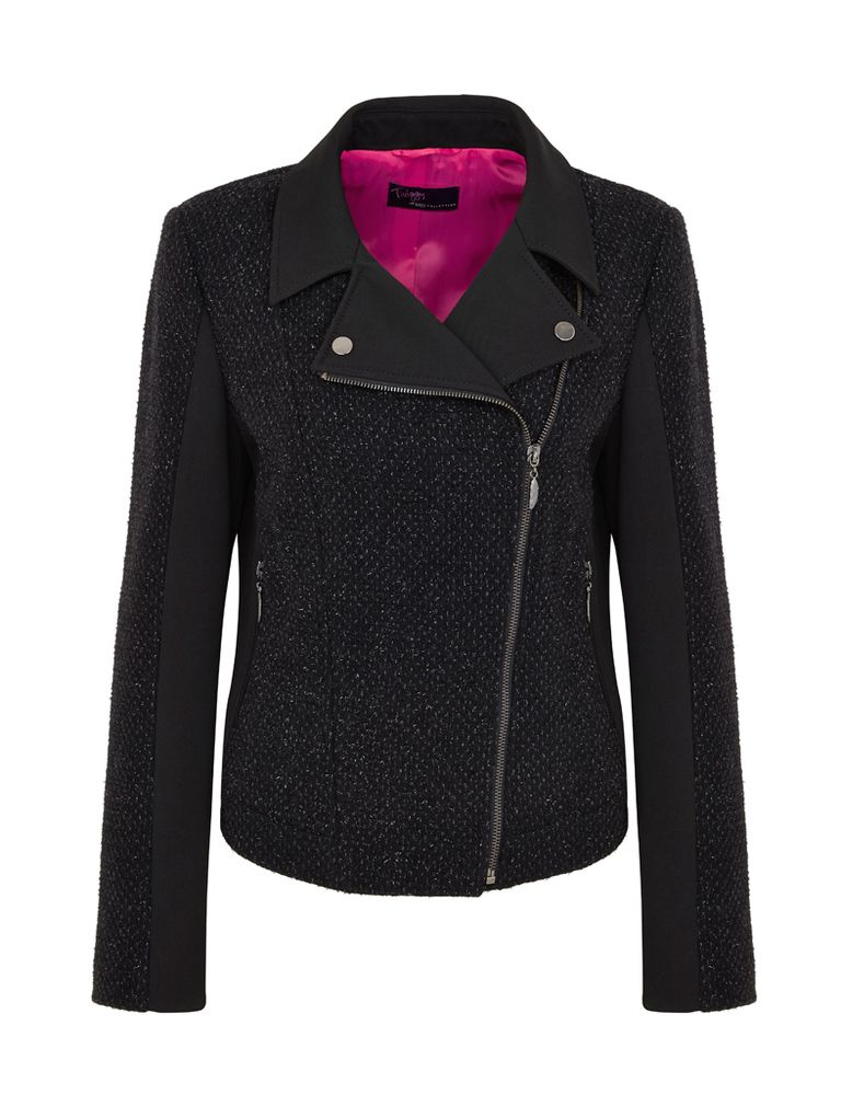 <p>Una de las prendas que ha creado para la colección es esta&nbsp;Biker de tweed, cuesta 86,95€.</p>