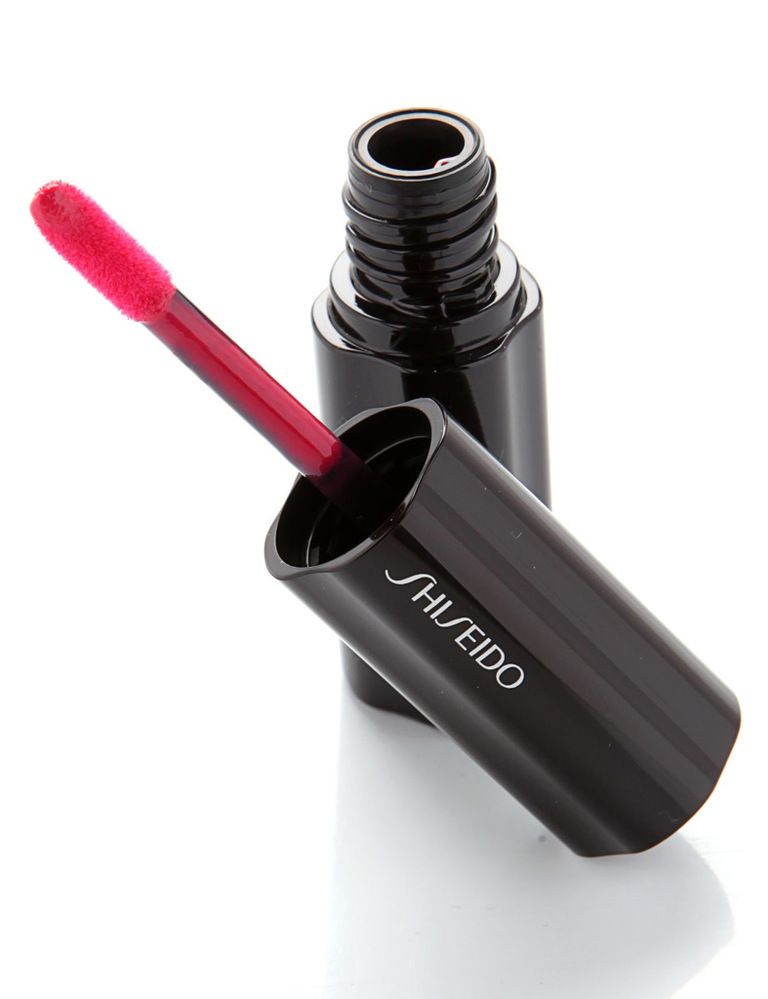 <p>'Laquer rouge' (29,60 €), de efecto lacado y brillo intenso con tan sólo una capa. De <strong>Shiseido</strong>.</p>